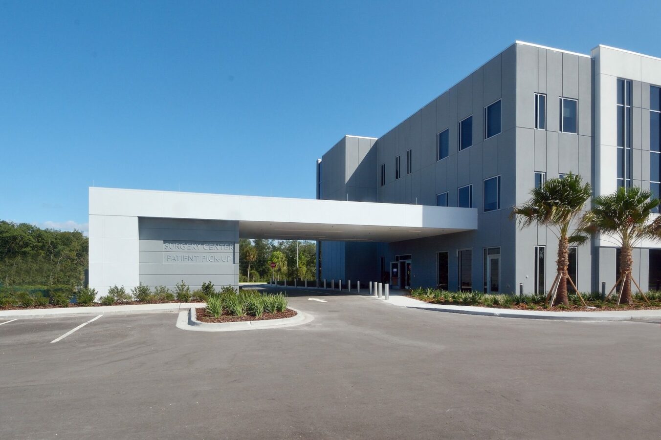 Exterior view of the covered drop off entrance to the surgery center